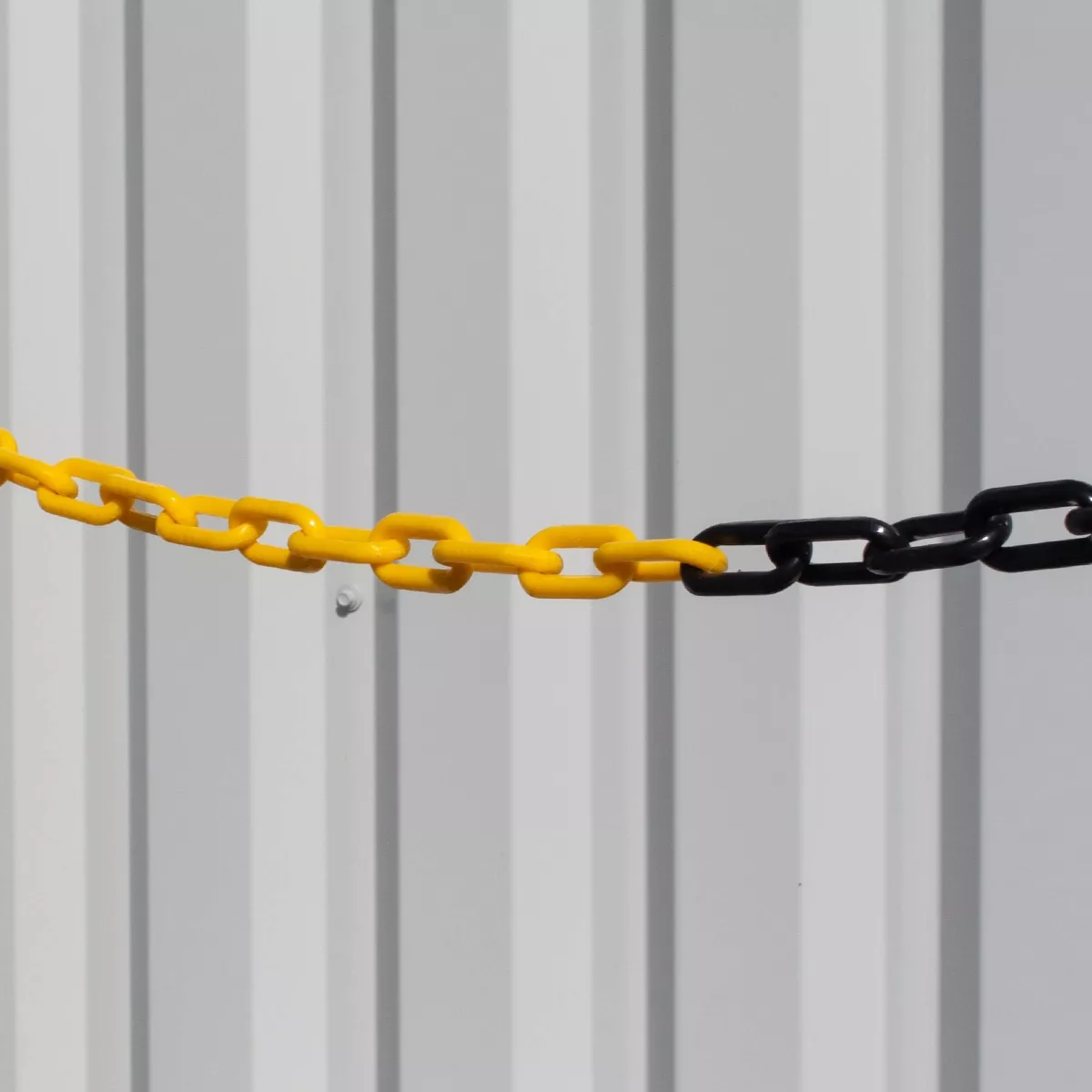 YELLOW_BLACK_CHAIN_IMAGE